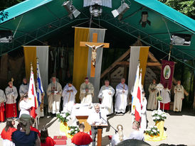 Festgottesdienst zum 1.000 Todestag des Heiligen Heimerads auf dem Hasunger Berg (Foto: Karl-Franz Thiede)